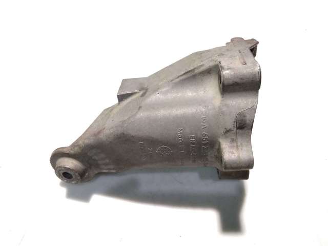 Кронштейн подушки (опоры) двигателя, правой A6512233404 MERCEDES