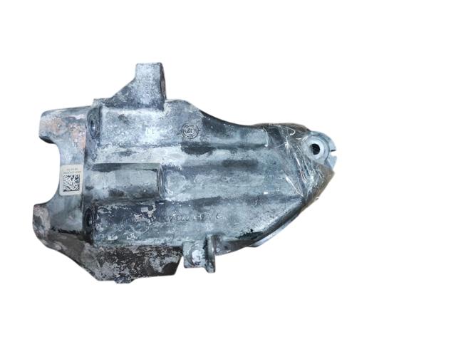 Кронштейн подушки (опоры) двигателя, левой A6512234204 MERCEDES