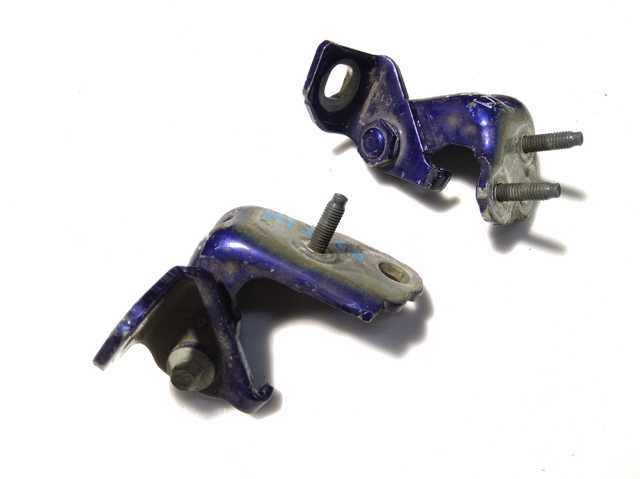 Петля задней правой двери DS73F26810AC FORD