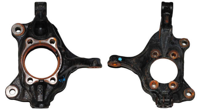 Цапфа поворотная левая GHP933031 MAZDA