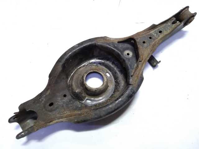 Рычаг задней подвески нижний, левый KD3528350 MAZDA