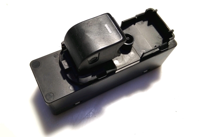 Кнопки переднего правого стекло подъемника KD4566370 MAZDA