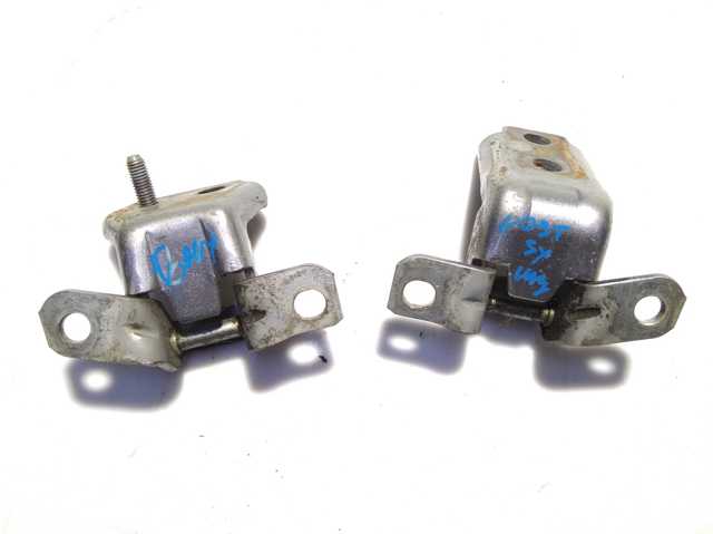 Петля задней двери, левой KD5373210 MAZDA