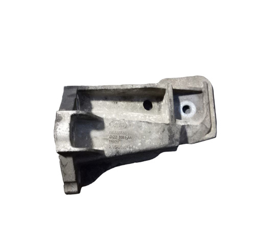 Кронштейн подушки (опоры) двигателя, левой KKU500580 LAND ROVER