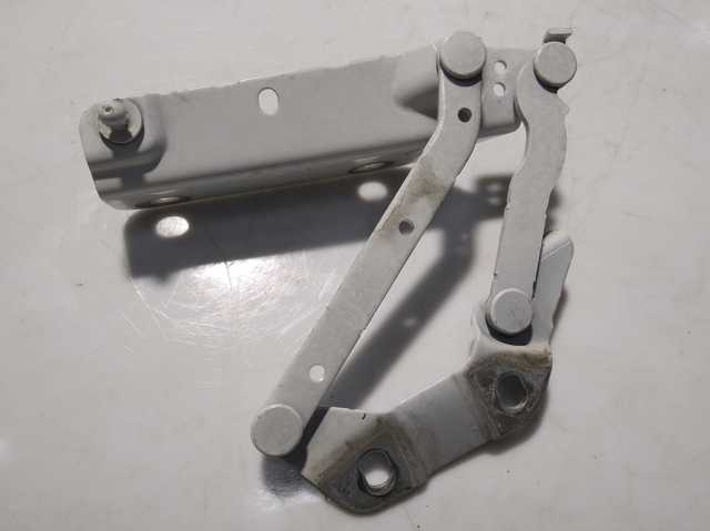 Шарнир капота правый LR001562 LAND ROVER