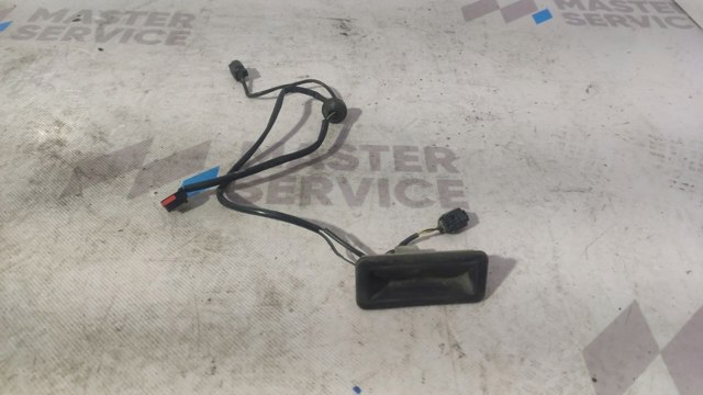 Кнопка привода замка третей/пятой двери LR002219 LAND ROVER
