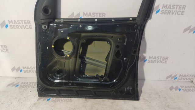 Пассажирская передняя дверь LR005656 LAND ROVER