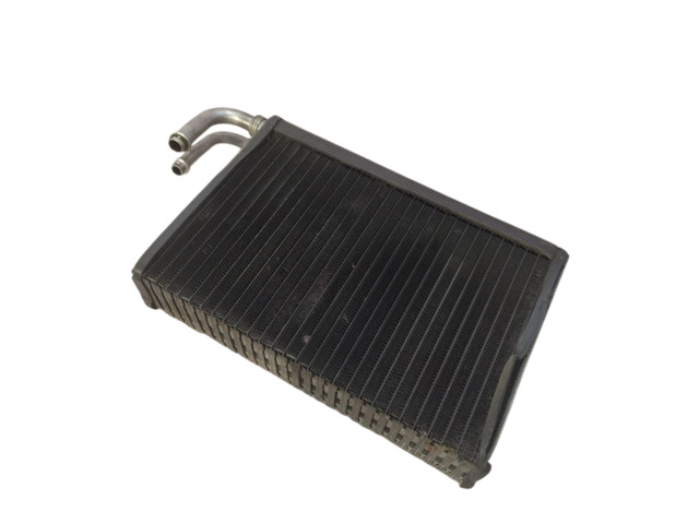 Конденсатор системы охлаждения LR011406 LAND ROVER