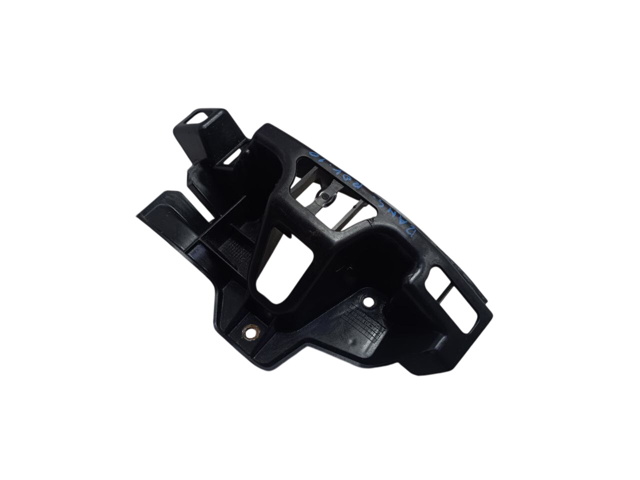 Кронштейн бампера заднего, правый LR013858 LAND ROVER