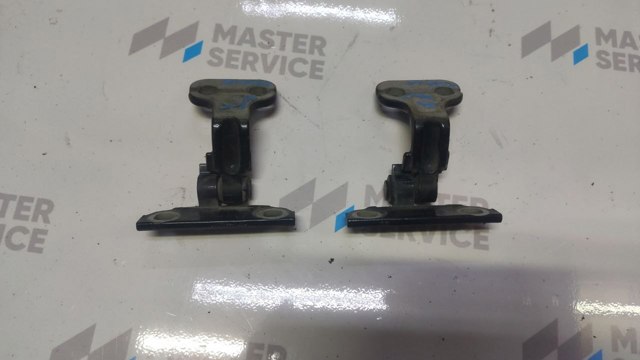 Завеса двери задней левой LR018035 LAND ROVER