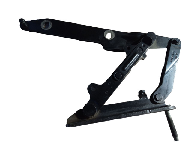 Шарнир капота правый LR018696 LAND ROVER