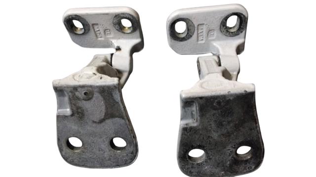 Шарнир передней левой двери LR030362 LAND ROVER