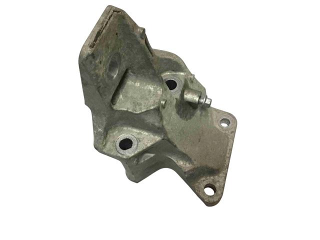 Кронштейн подушки (опоры) двигателя, правой LR033181 LAND ROVER