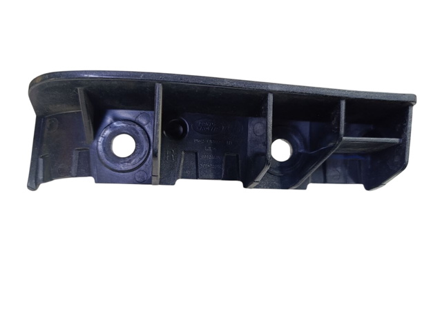 Правое крепление заднего бампера LR055885 LAND ROVER