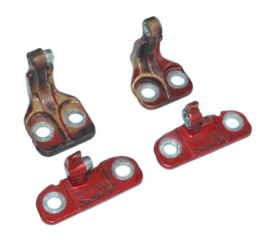 Петля водительской двери LR056354 LAND ROVER