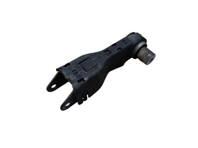 Балансир задний правый LR068166 LAND ROVER