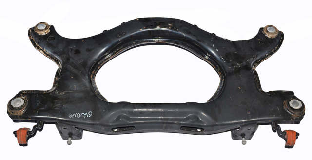 Балка задней подвески поперечная LR072077 LAND ROVER