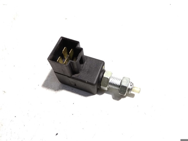 MITSUBISHI MB487644 Датчик стоп сигнала в наличии Черкассы