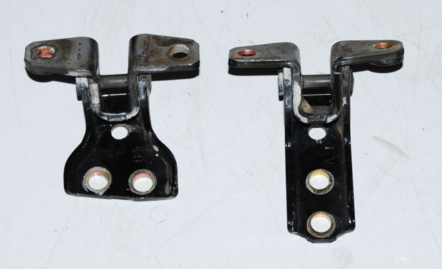 Петля двери задней левой MR220211 MITSUBISHI
