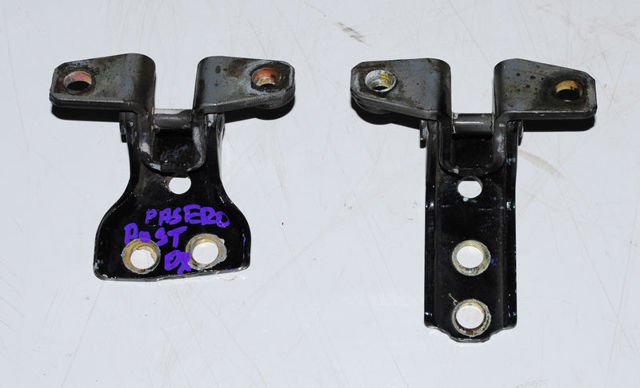 Петля двери задней правой MR220212 MITSUBISHI