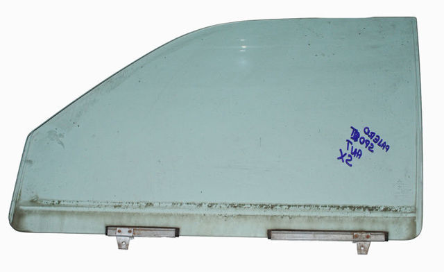 Стекло двери передней левой MR237965 MITSUBISHI