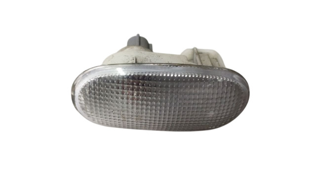 Повторитель поворота на крыле MR574781 MITSUBISHI