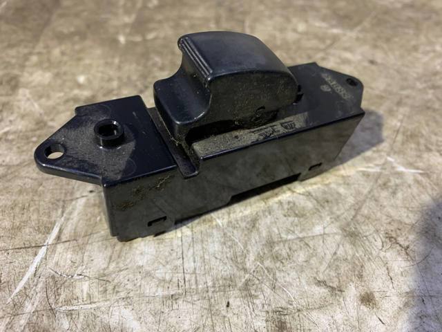 Кнопки переднего правого стекло подъемника MR587955 MITSUBISHI