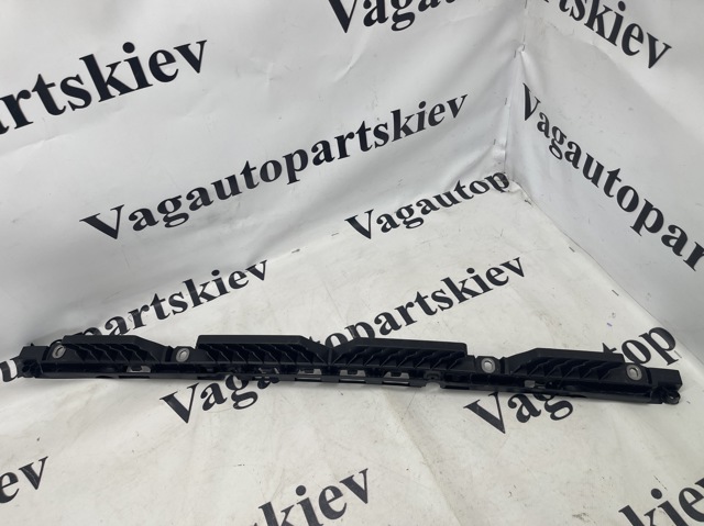 Кронштейн бампера переднего, центральный 2GA805705C VAG