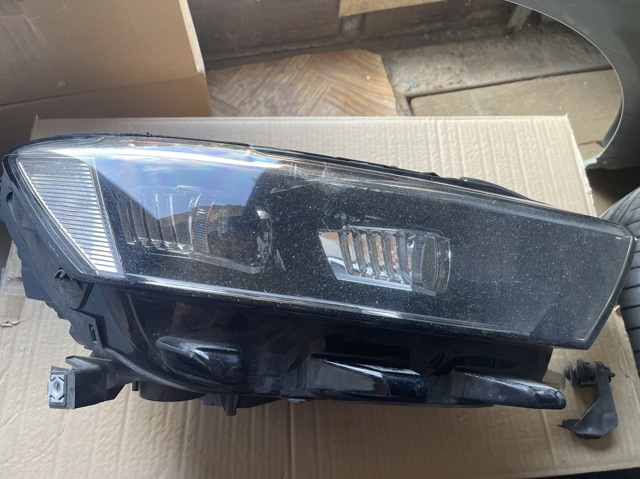 Фара передняя правая 2GA941774 VAG