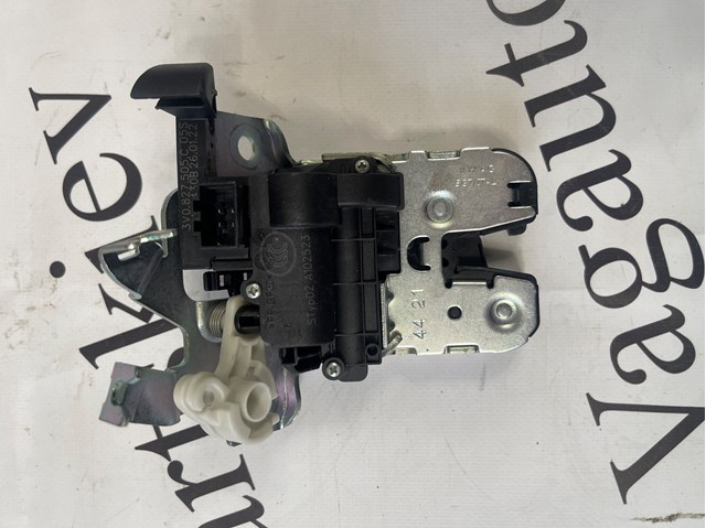 Замок и ручка двери задка 3V0827505C VAG