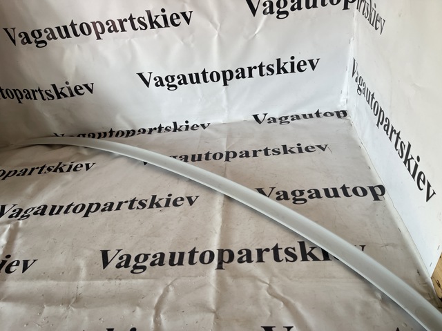 Спойлер на багажник 4K4827933GRU VAG