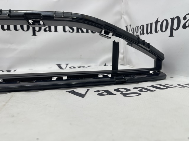 VAG 4KE8076479B9 Решетка бампера переднего центральная в наличии Черкассы