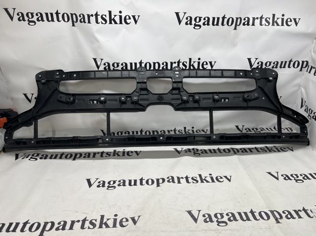 Облицовка радиатора 4KE8076839B9 VAG