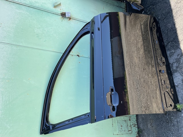 Пассажирская передняя дверь 4M0831052F VAG