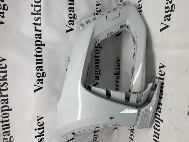 Бампер передний, правая часть 4M8807108AGRU VAG