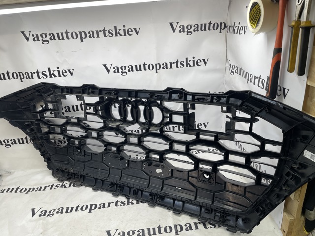 Облицовка радиатора 4M8853651BLALZ VAG