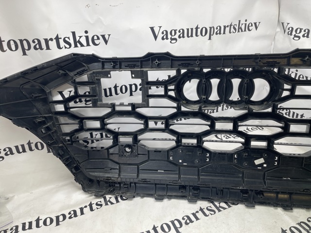 VAG 4M8853651BLALZ Решетка радиатора в наличии Черкассы