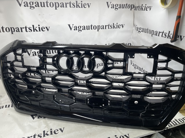 VAG 4M8853651BLALZ Решетка радиатора в наличии Киев