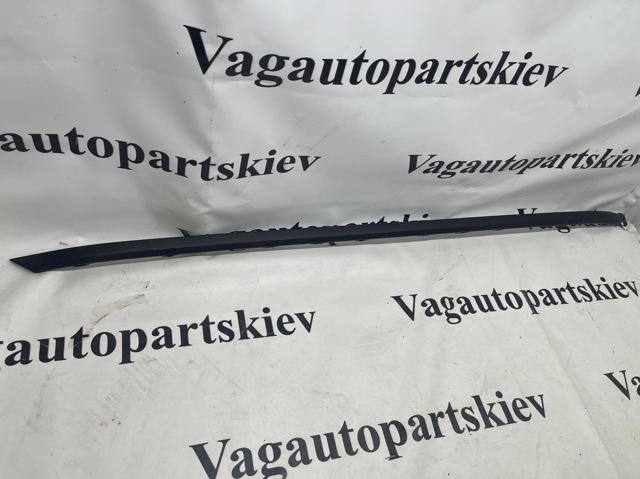 Молдинг переднего бампера, центральный 760853245A9B9 VAG