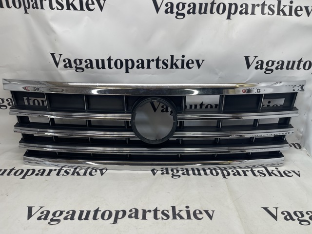 Решетка радиатора Volkswagen Touareg 3