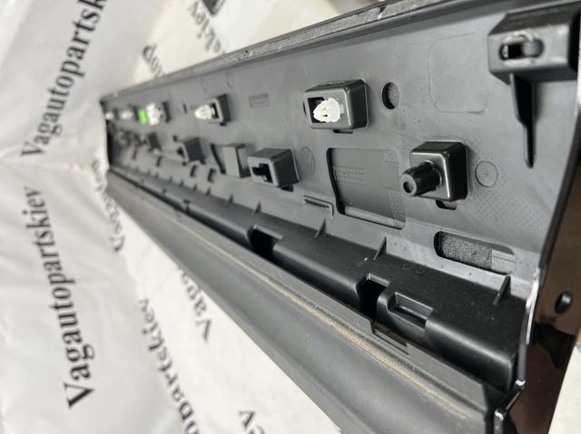 760854939DGRU VAG Молдинг двери передней левой купить в Кривой Рог