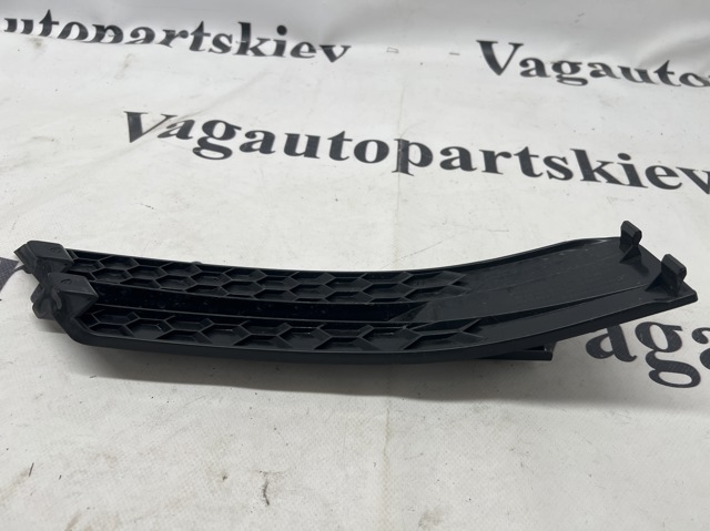 7C08072469B9 VAG Молдинг бампера переднего правый купить в Винница