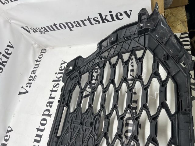 83F853651B Решетка радиатора купить Украина