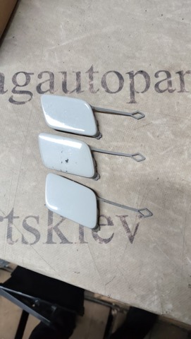 Заглушка бампера буксировочного крюка 8V3807241GRU VAG