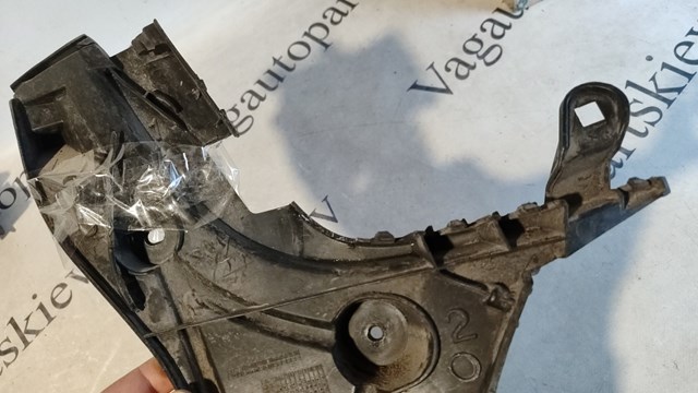 Крепление бамера правое 8V4807378A VAG