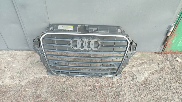 Облицовка радиатора 8V5853651B VAG