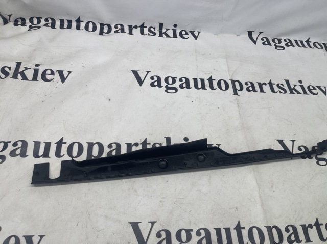 Заглушка жабо боковая 8W0820582C VAG