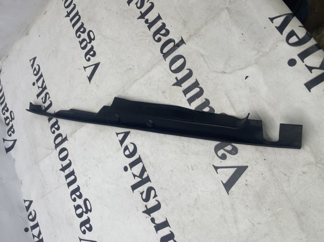 VAG 8W0820582C Заглушка жабо боковая в наличии Киев