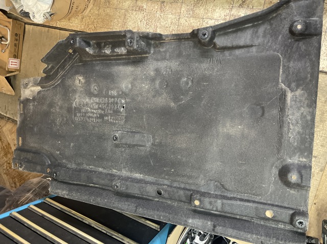 8W0825207C VAG Защита днища левая купить в Черкассы