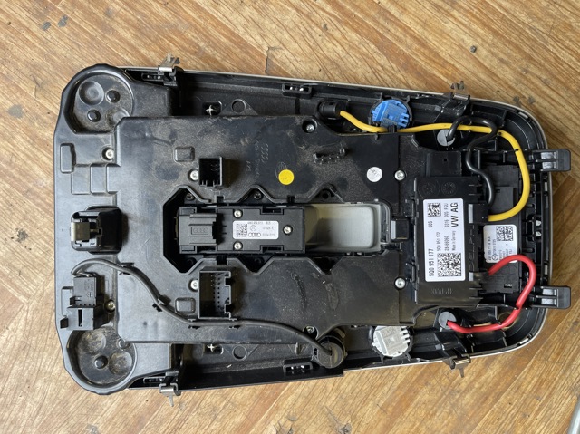 VAG 8W0947135ANBC5 в наличии Винница
